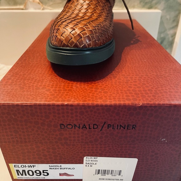Brand New Donald pliner shoe - Picture 2 of 2